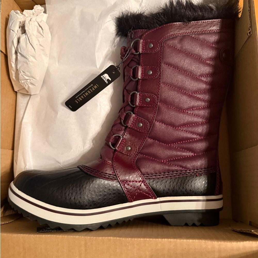 Sorel Women's Burgundy and Black Winter Boots youth 7 (39)